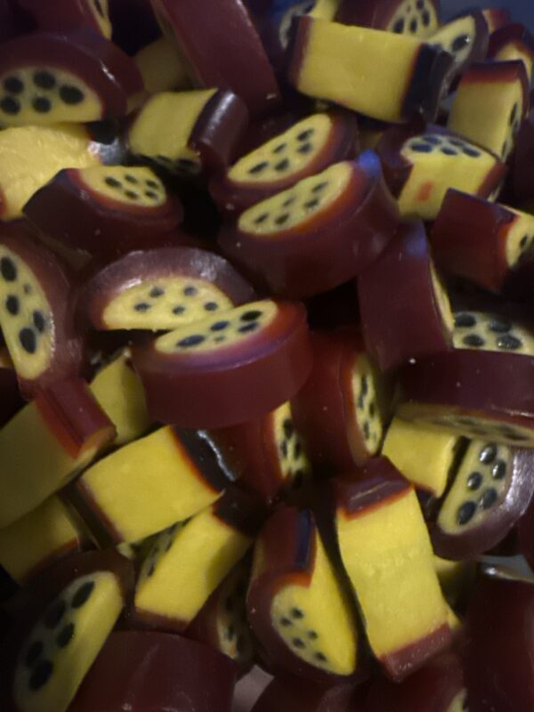 (140) Passion fruit slices